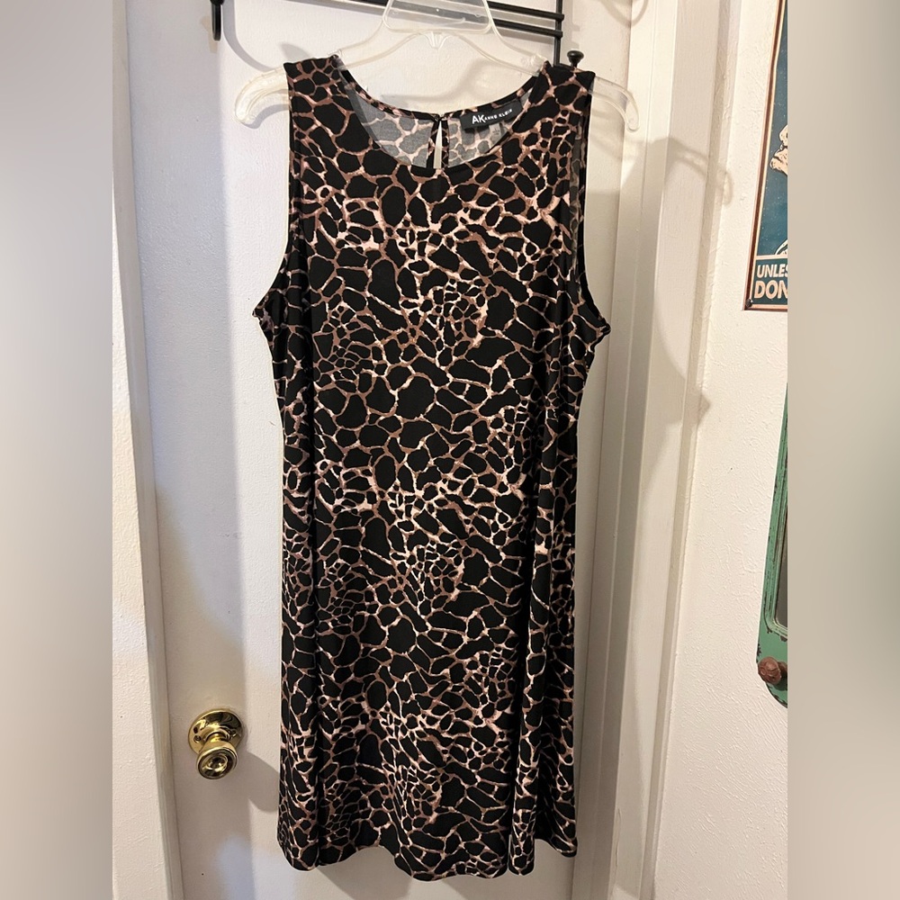 Anne Klein- size L- gorgeous sleeveless bro/bk animal print mini dress EUC
